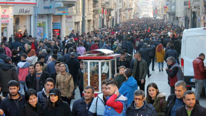 Vatandaş Taksim Meydanı’na akın etti