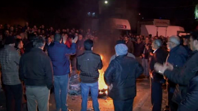 Zeytinburnu&#039;nda yıkım gerginliği! Eylemcilerle polis birbirine girdi
