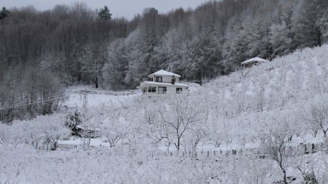 Zonguldak&#039;ta dün akşamdan bu yana aralıksız kar yağdı