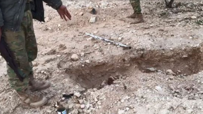 Afrin&#039;de teröristler cesetlerini toprağa saklıyor