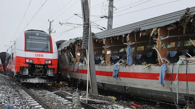 Avusturya&#039;da iki yolcu treni çarpıştı: 1 ölü, 22 yaralı