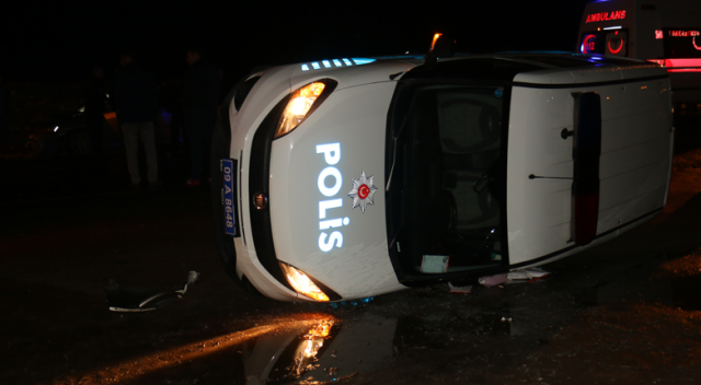 Aydın&#039;da otomobil polis aracına çarptı: 2 yaralı