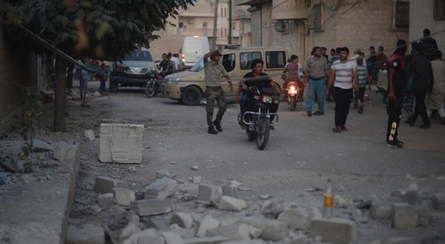 Teröristler Azez&#039;de pazar yerini vurdu: 8 yaralı