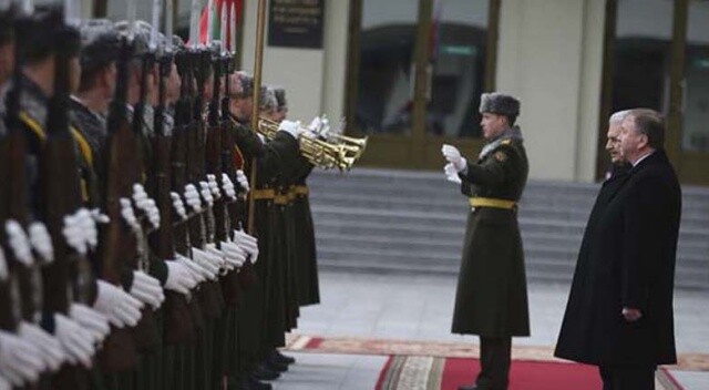Başbakan Yıldırım Belarus&#039;ta resmî törenle karşılandı