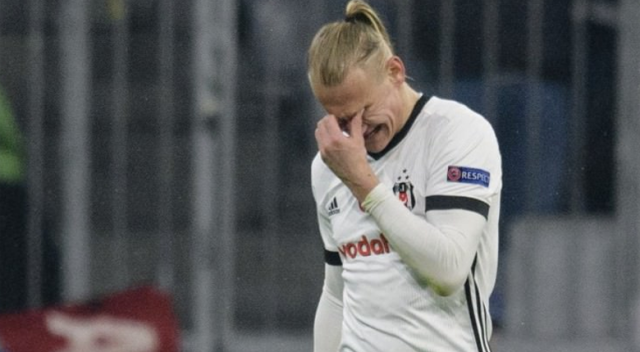 Beşiktaş&#039;ın yıldızı gözyaşlarını tutamadı