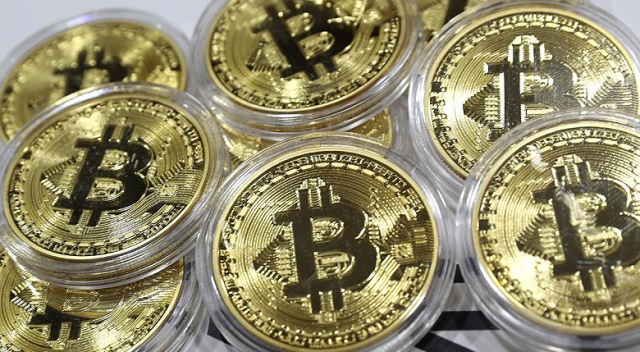 Bitcoin, 7 bin dolara geriledi