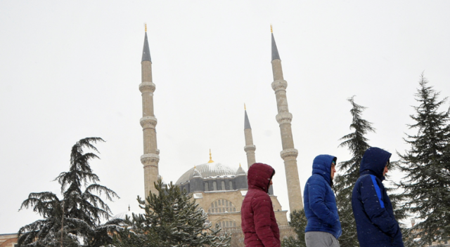 Edirne’de kar yağışı nedeniyle okullar tatil edildi | Türkiye&#039;de hangi okullar kar tatili? ( 27 Şubat kar tatili olan okullar)