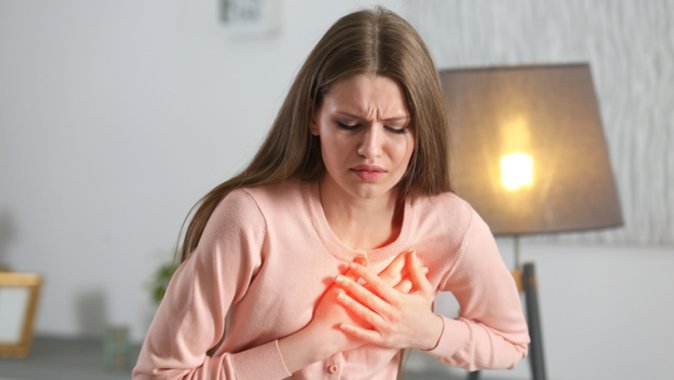 Göğüs ağrısı  yüksek  kolesterol  belirtisi olabilir