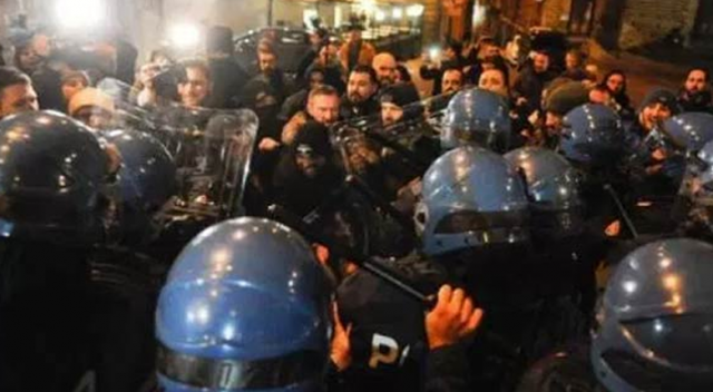 İtalya&#039;da polis eylemcilere müdaha etti