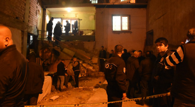 İzmir&#039;de dehşet! Pompalı tüfekle vurulmuş olarak bulundular