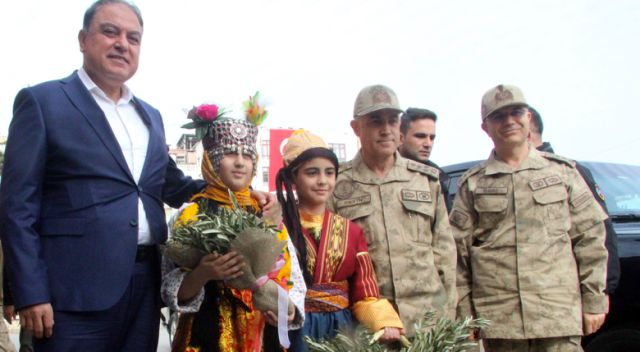 Jandarma Genel Komutanı Orgeneral Çetin, zeytin dalları ile karşılandı