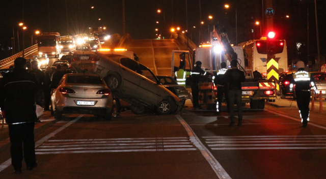 Konya&#039;da 8 araç birbirine girdi: 2 yaralı