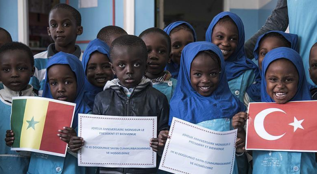 Senegalli anaokulu öğrencilerinden Erdoğan’a doğum günü sürprizi
