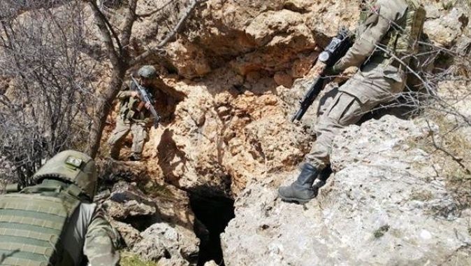 Şırnak&#039;ta 14 terörist mağarası ve barınak imha edildi