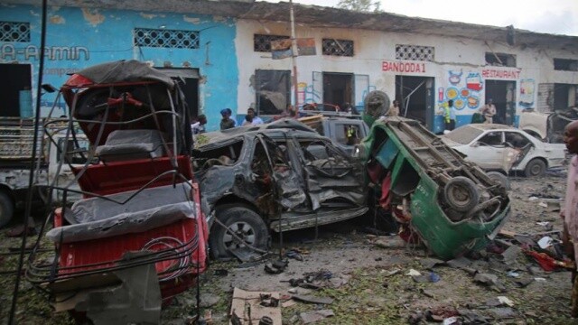 Somali&#039;de iki ayrı bomba yüklü araçla saldırı: 21 ölü