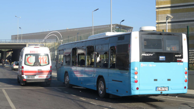 Son Dakika! Üsküdar&#039;da otobüs durağa daldı: 3 ölü
