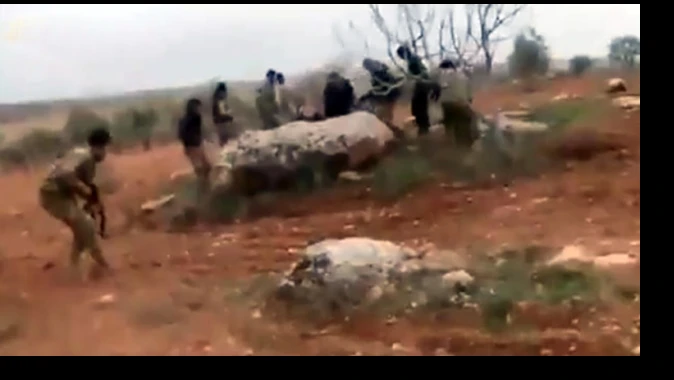 Suriye&#039;de düşen Rus uçağının pilotu önce çatışıyor sonra kendini havaya uçuruyor