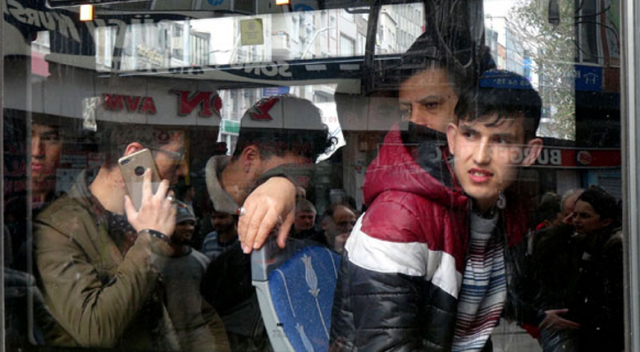 Zeytinburnu&#039;nda 2 saat sürdü! 180 kişi gözaltına alındı...