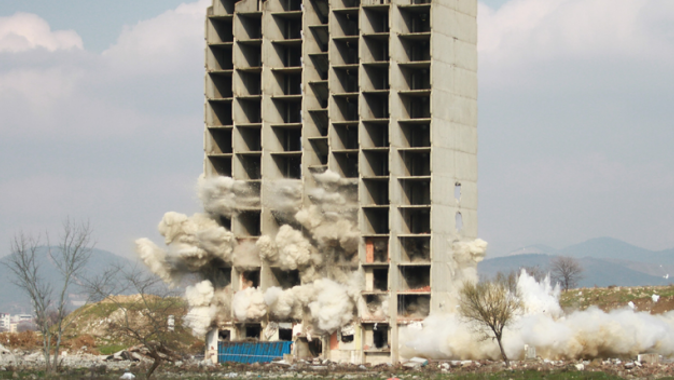 ​Bursa’da 300 kilo dinamitle 13 katlı bina yıkılmadı