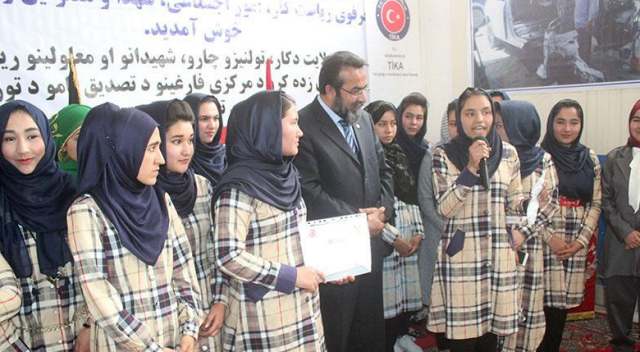 Afganistan&#039;da TİKA kursunu bitiren kadınlara sertifika