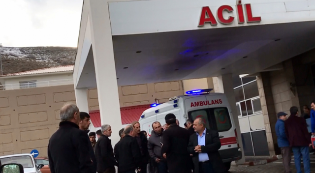 Bitlis&#039;te minibüs şarampole yuvarlandı: 1 ölü, 9 yaralı