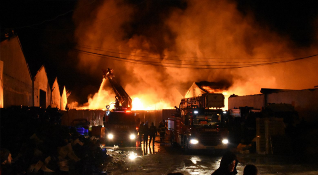 Çanakkale&#039;de sabaha karşı kokutan yangın