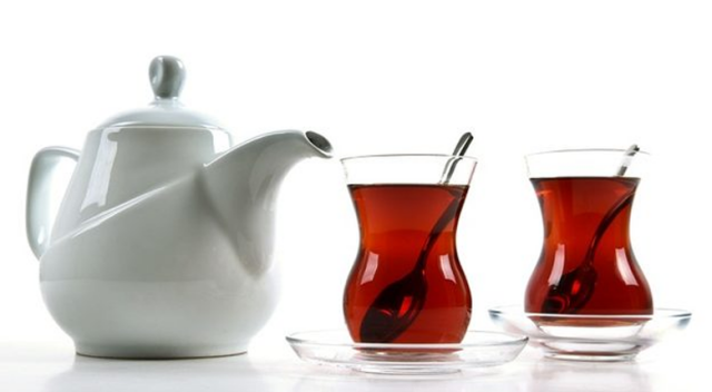 Çayı böyle içiyorsanız dikkat! Kanser riskini artırıyor…
