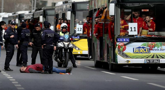 Derbi öncesi büyük şok! Otobüsten düşen Galatasaray taraftarı ağır yaralandı