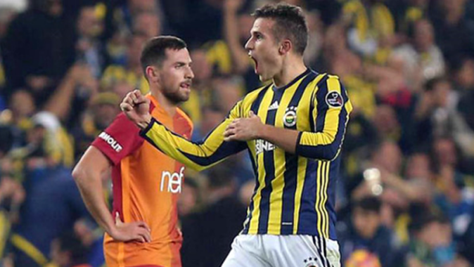 Derbi öncesi van Persie&#039;den Fenerbahçe paylaşımı