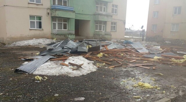 Erzurum&#039;da fırtına kent merkezinde hasara yol açtı