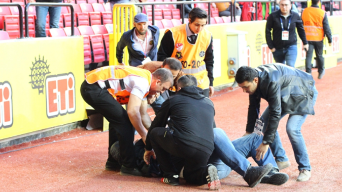 Eskişehirsporlu yönetici maç esnasında kalp krizi geçirdi
