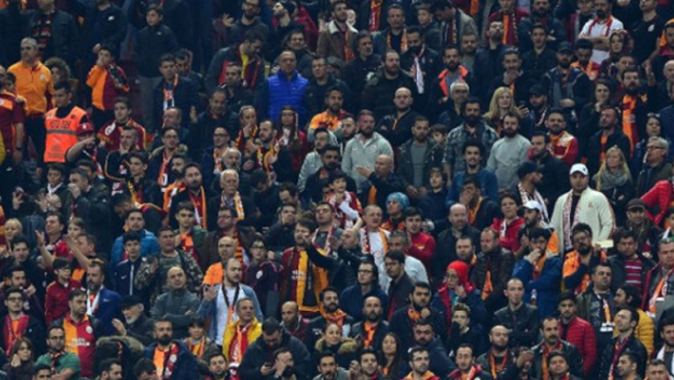 Galatasaraylı taraftarlar ünlü spikere saldırdı