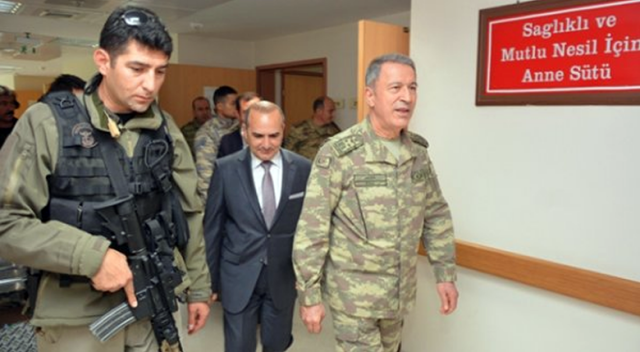Genelkurmay Başkanı Hulûsi Akar’dan yaralı askerlere ziyaret