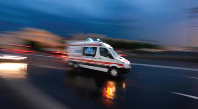 Hasta nakil ambulansı ile otomobil çarpıştı: 5 yaralı