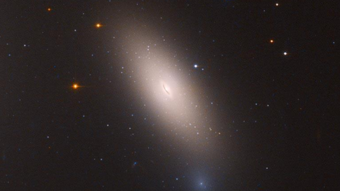 Hubble, Perse Takımyıldızı&#039;ndaki &#039;kalıntı galaksi&#039;yi görüntüledi