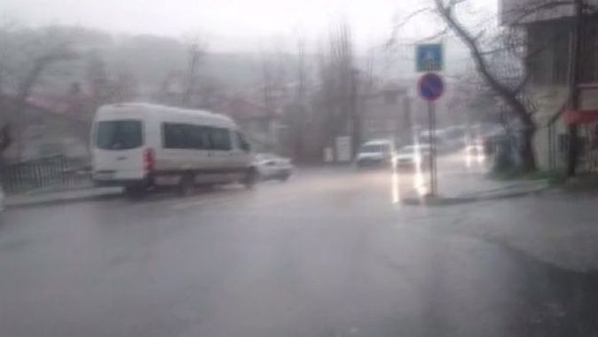 İstanbul’da sağanak yağış etkisini göstermeye başaldı