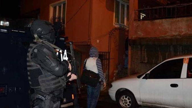 İstanbul&#039;da terör operasyonu, eylem hazırlığındaki 3 kişi yakalandı