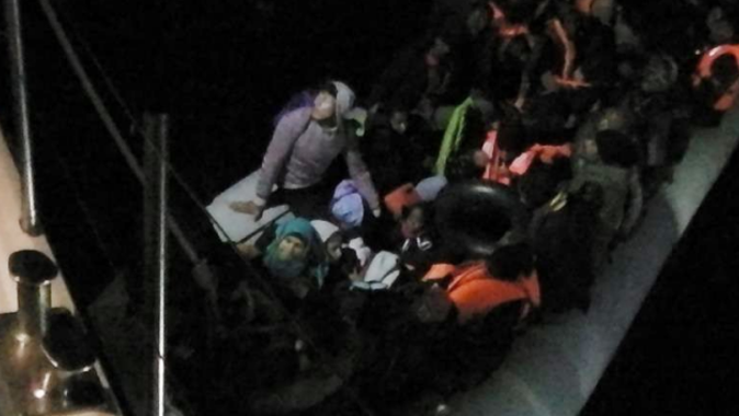 İzmir’de 49 kaçak göçmen yakalandı