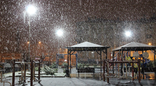 Karaman’a Mart ayında lapa lapa kar yağdı