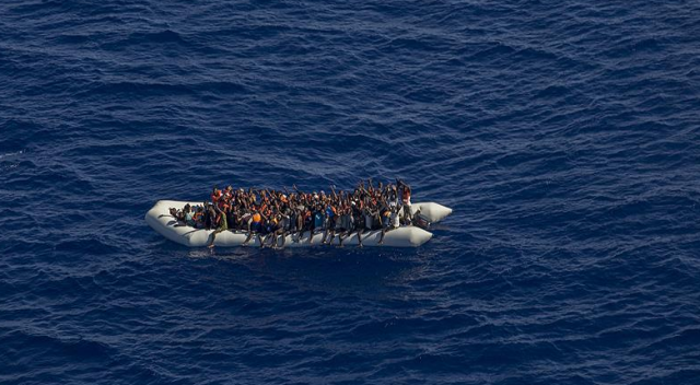 Libya açıklarında 119 kaçak göçmen kurtarıldı