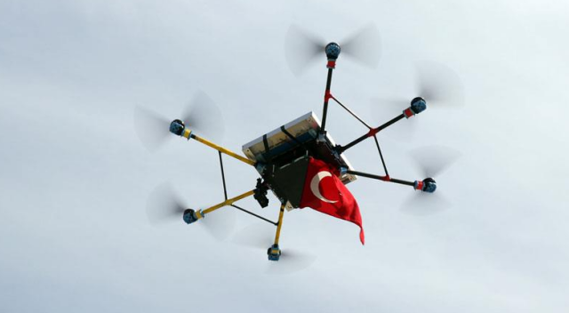 Lise öğrencileri, rüzgâr ve güneş enerjili drone geliştirdi