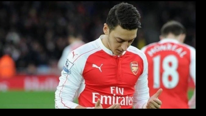Mesut Özil maça çıkarken okuduğu duayı açıkladı!