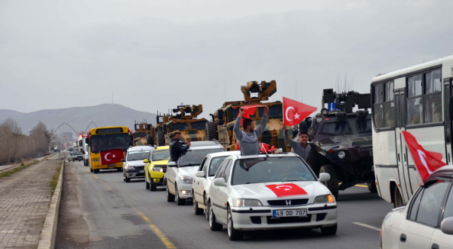 Muş&#039;ta 293 askere Türk bayrakları ve dualarla Afrin&#039;e uğurlama