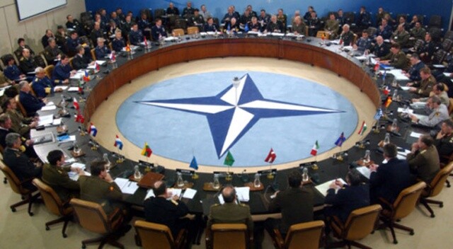 NATO, 7 Rus diplomatın akreditasyonunu iptal etti