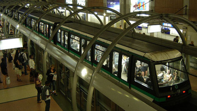 Paris metrosuna  Türk seramiği