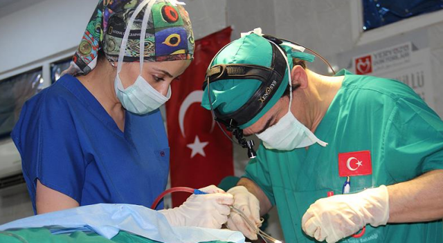 Türk doktorlardan Sudan&#039;da 100 ameliyat