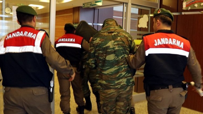 Tutuklu askerler Yunanistan&#039;ı karıştırdı