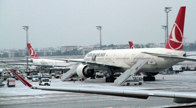 Uçaklar buzlanmaya karşı alkol ile yıkanıyor