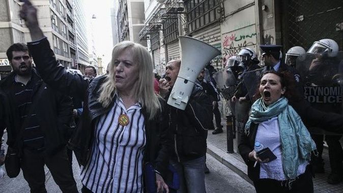Yunanistan&#039;da &#039;haciz&#039; protestosunda arbede