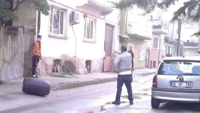 Bursa&#039;da vahşet! Pompalı tüfekle 2 kişiyi vurdu, evini yaktı